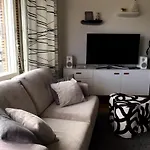 Wonderful Love Studio - Whole City Within Reach